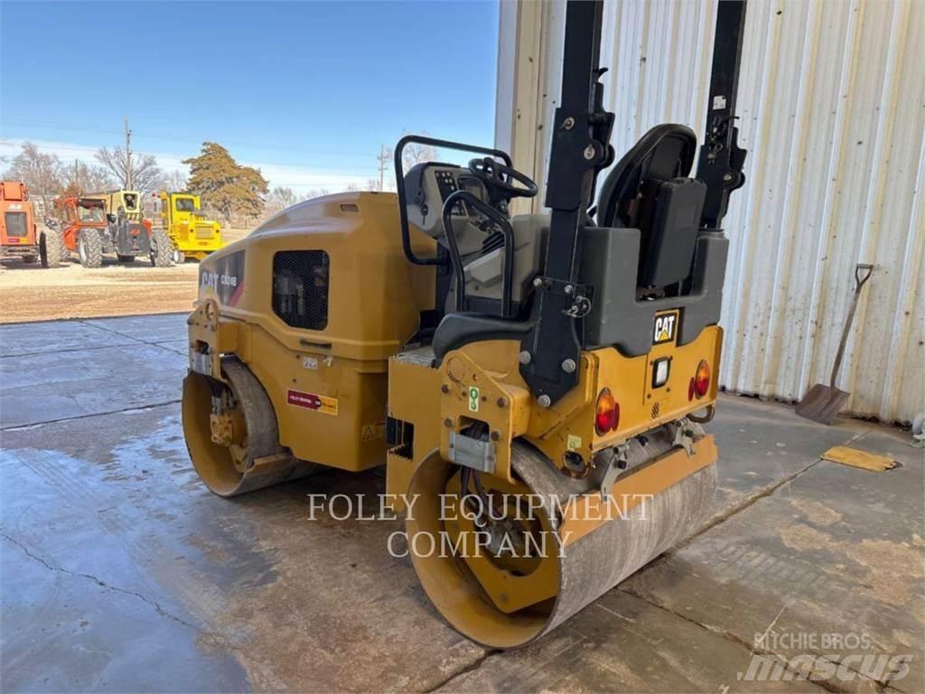 CAT CB24B Erdbauwalzen