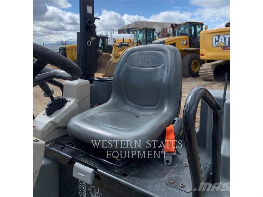 CAT CB24B Tandemwalzen