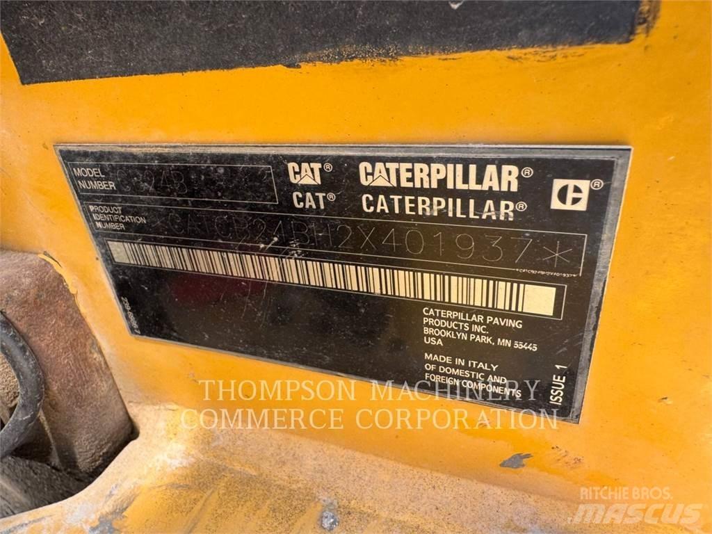 CAT CB24B Tandemwalzen