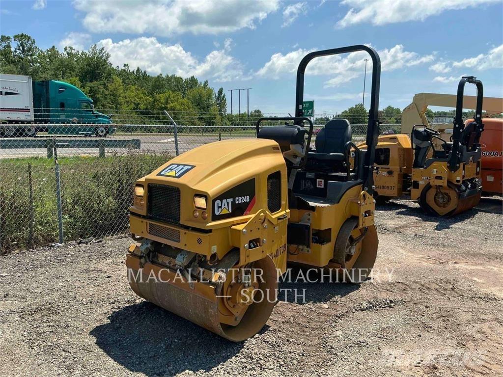 CAT CB24B Tandemwalzen