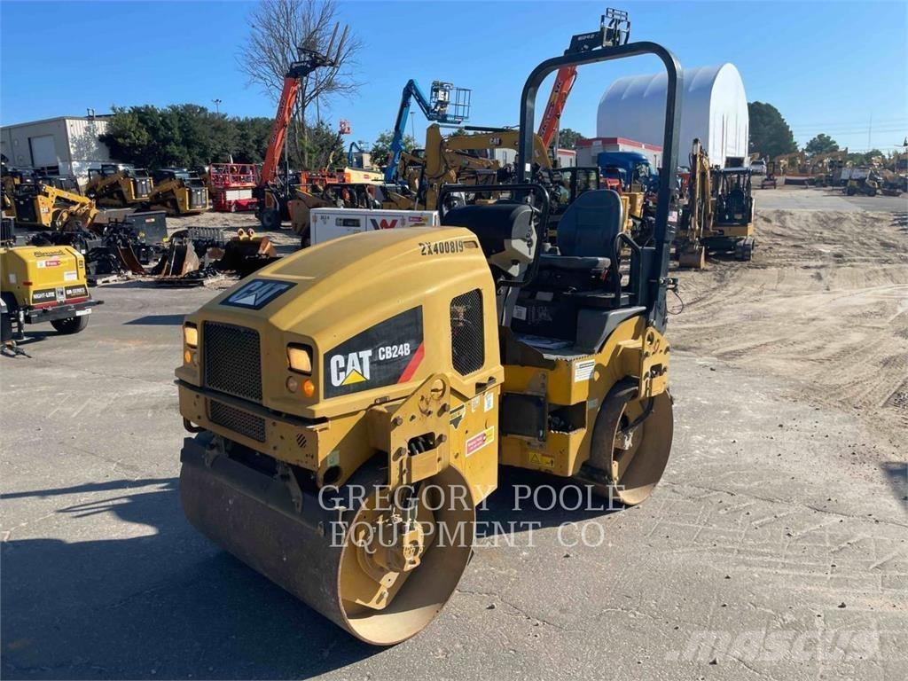 CAT CB24B Tandemwalzen