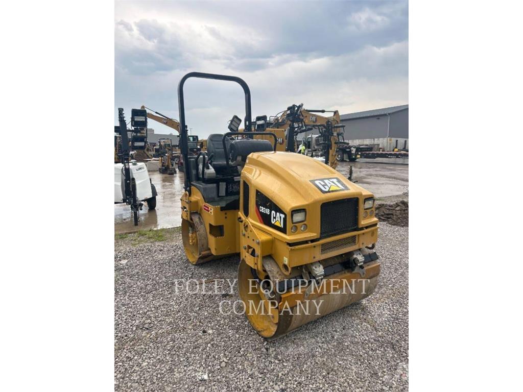 CAT CB24B Erdbauwalzen