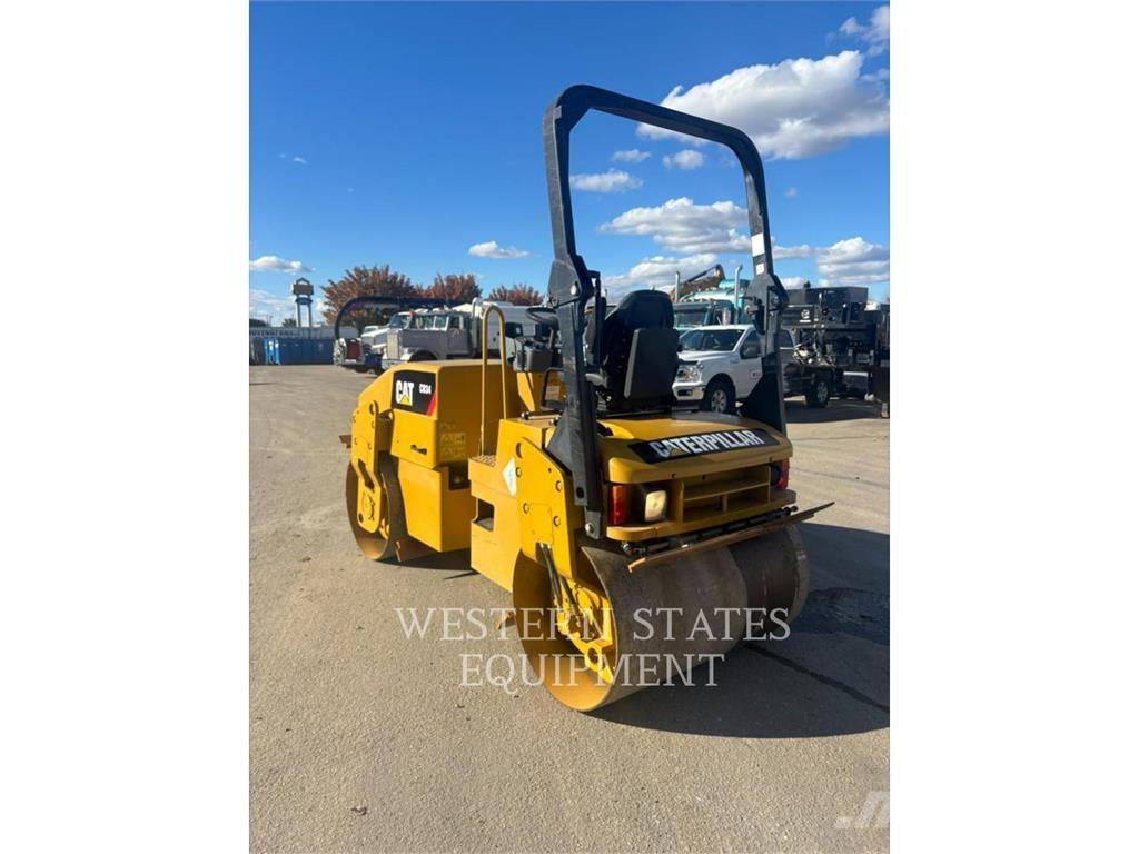 CAT CB34 Tandemwalzen