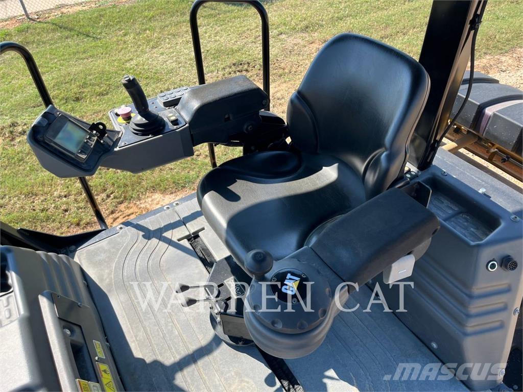 CAT CB8 Erdbauwalzen