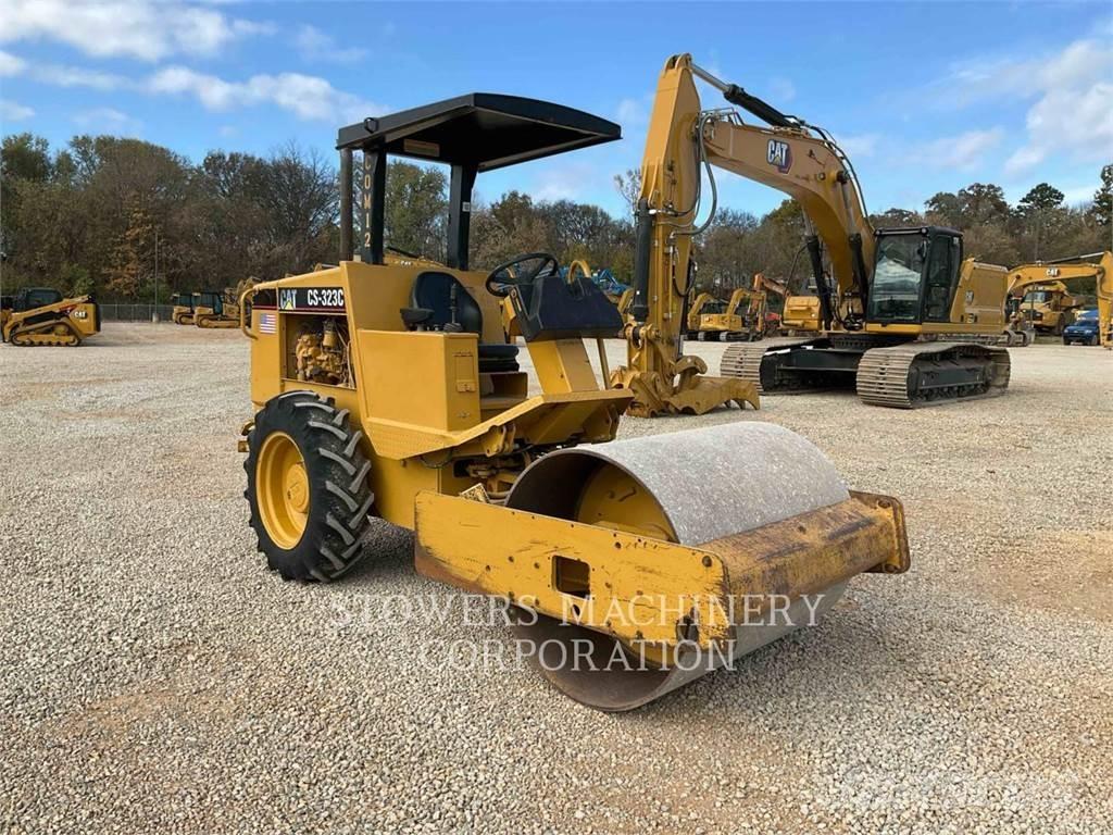 CAT CS323C Erdbauwalzen
