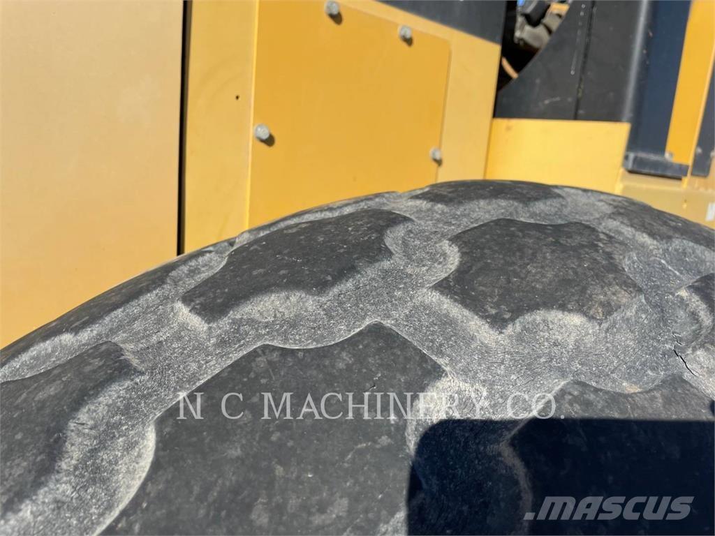 CAT CS54 Strassenfertiger