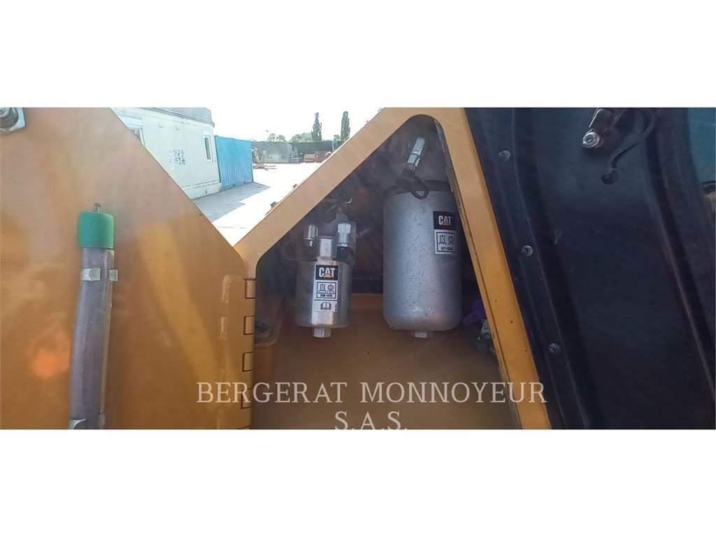 CAT D5 Bulldozer