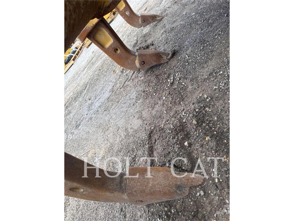 CAT D6 Bulldozer