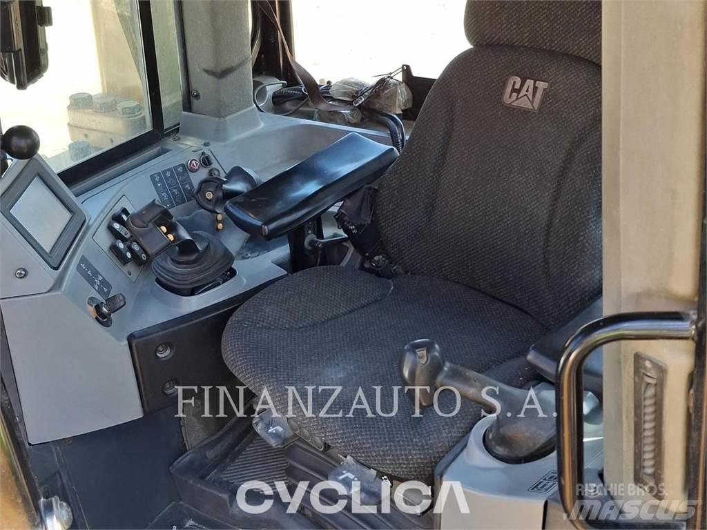 CAT D8T Bulldozer