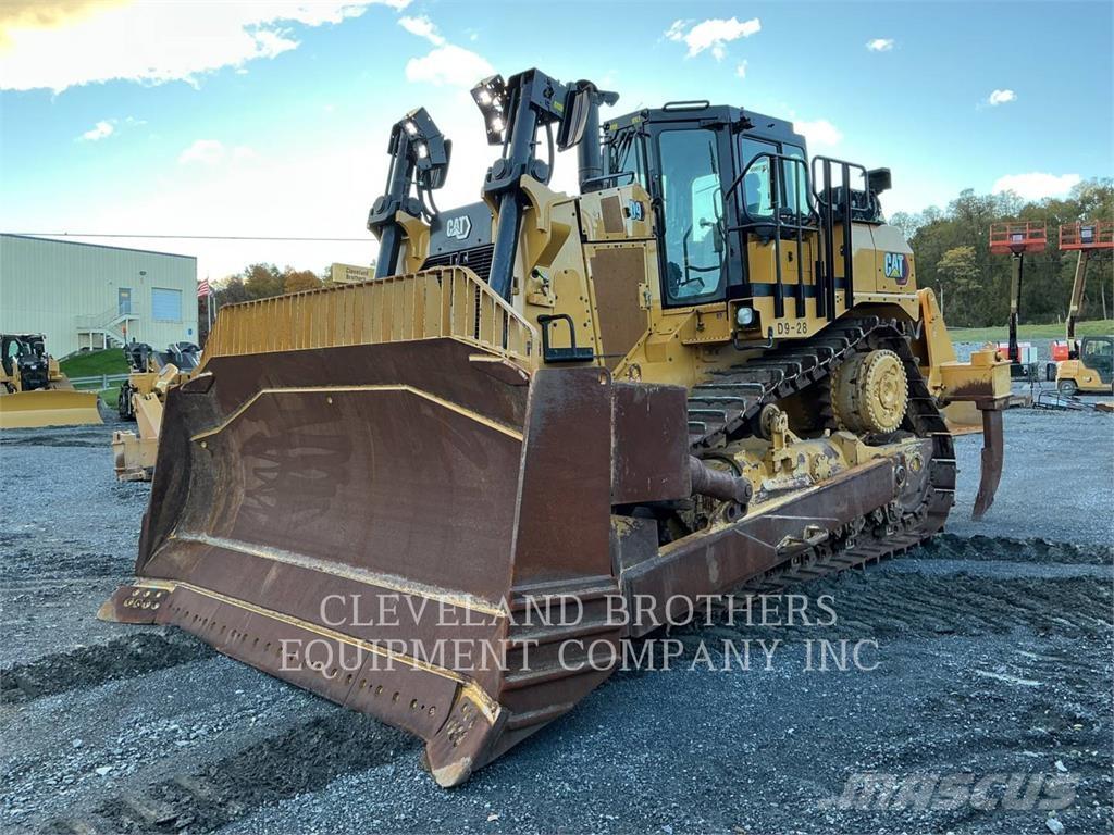 CAT D9 Bulldozer