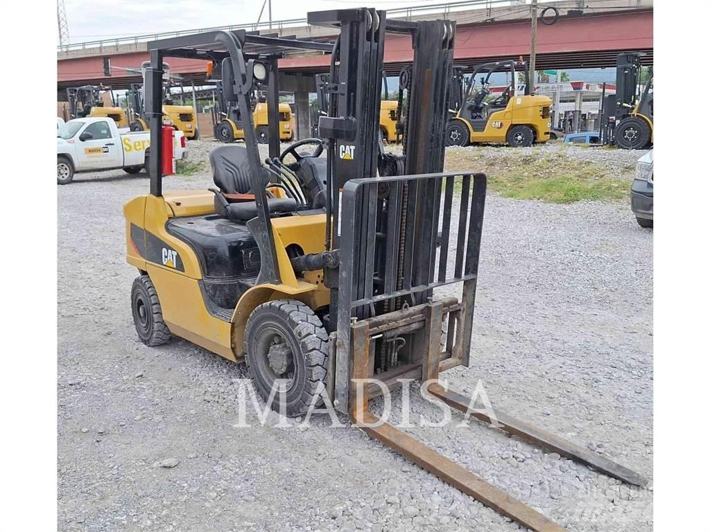 CAT LIFT TRUCKS DP25NM5 Dieselstapler
