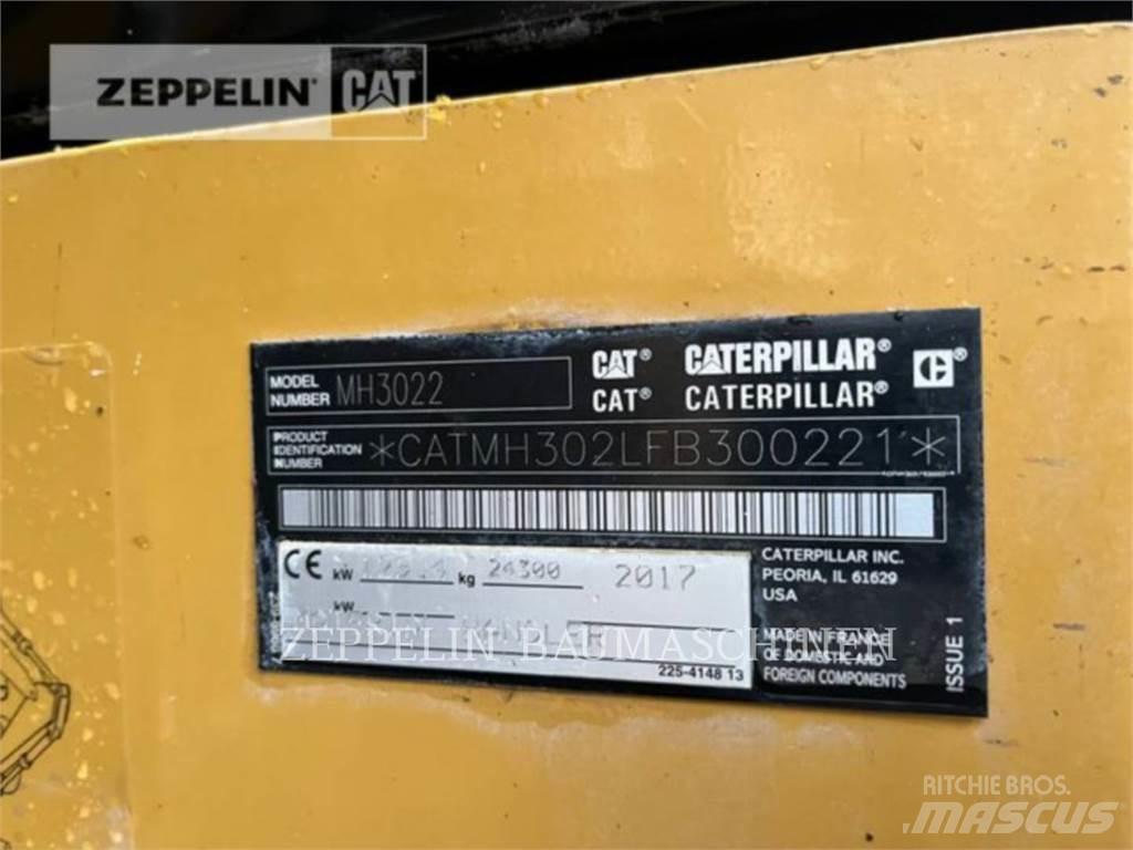 CAT MH3022 Abrissbagger