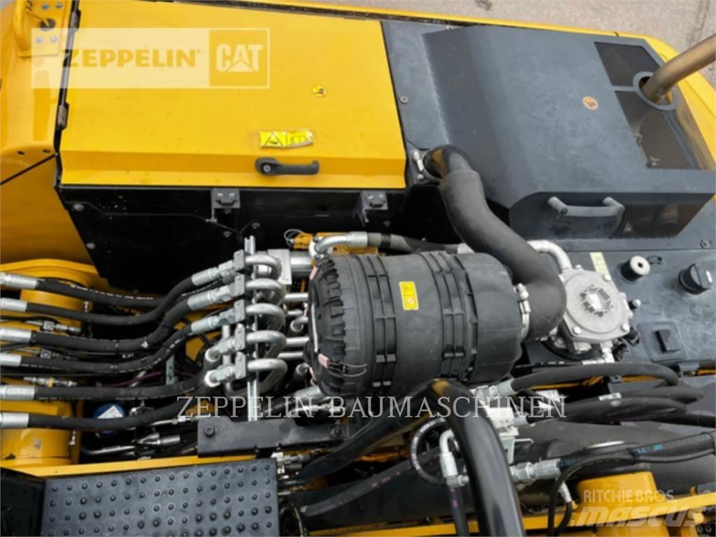 CAT MH3022-06C Abrissbagger