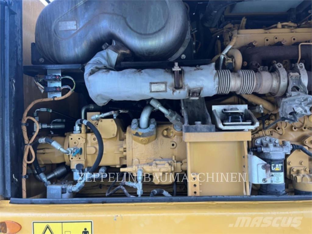 CAT MH3024 Abrissbagger