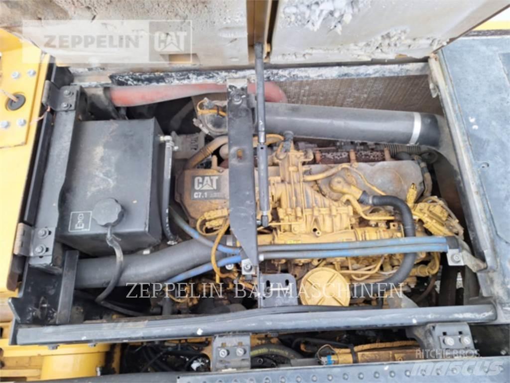 CAT MH3024-06C Abrissbagger