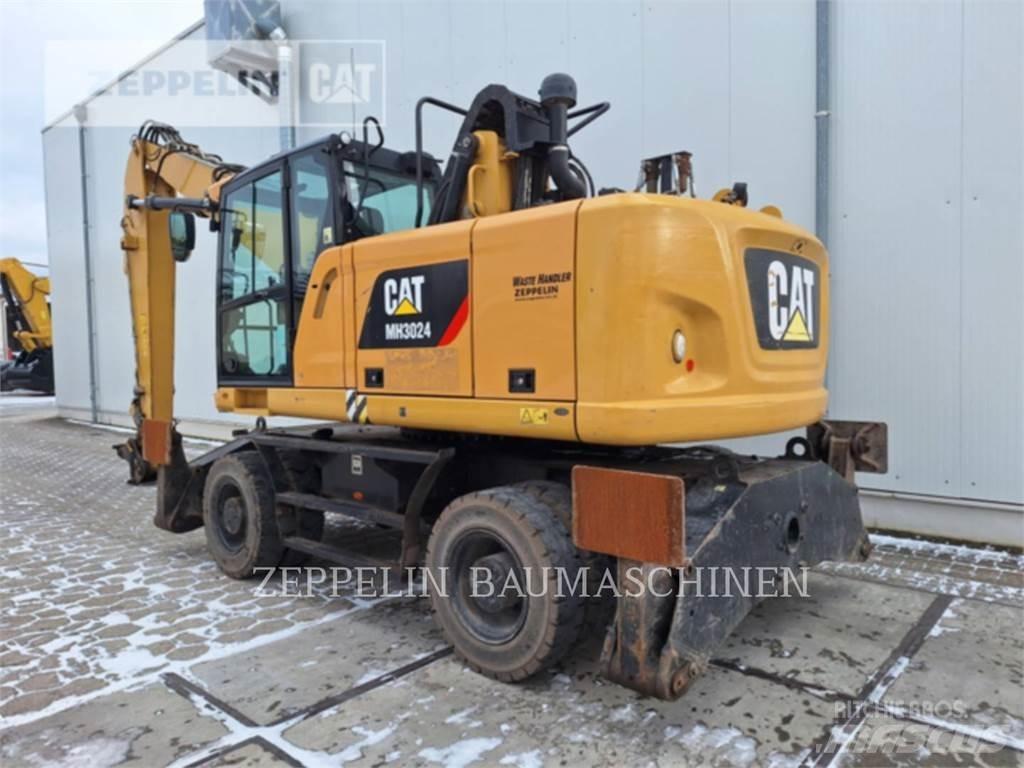 CAT MH3024-06C Abrissbagger