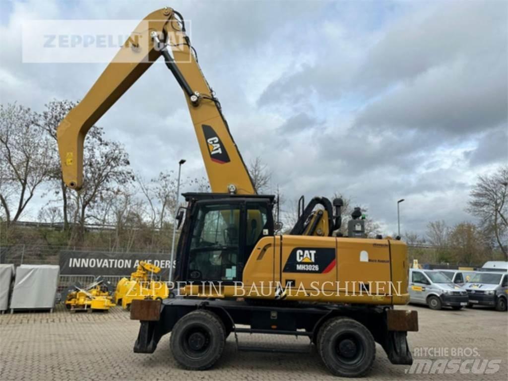 CAT MH3026-06C Abrissbagger