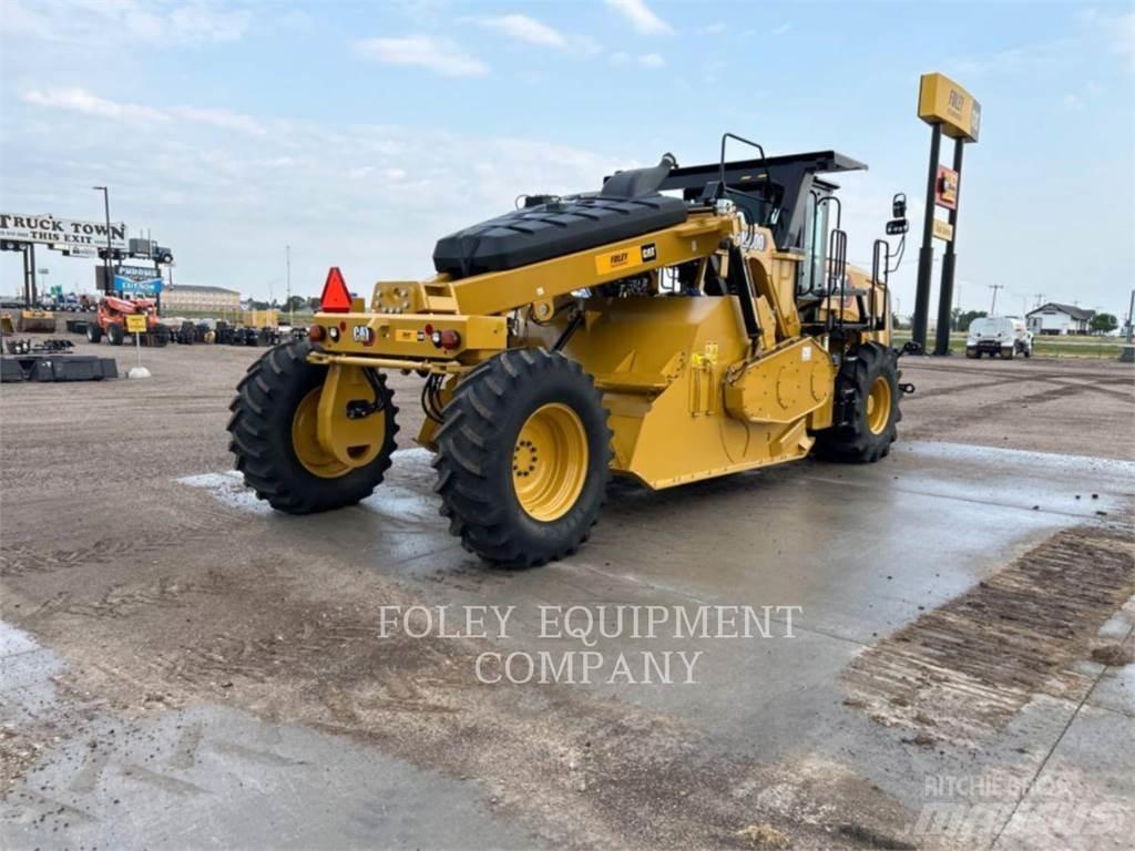 CAT RM400-01 Strassenfertiger