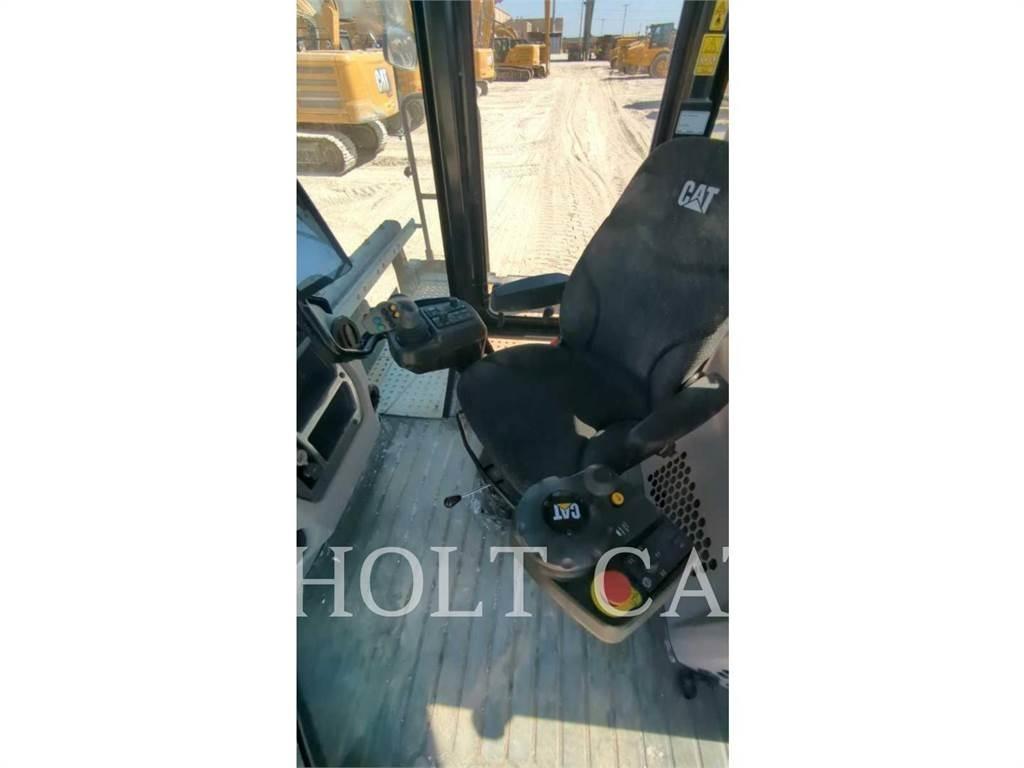 CAT RM400 CAB Asphalt-Recycler