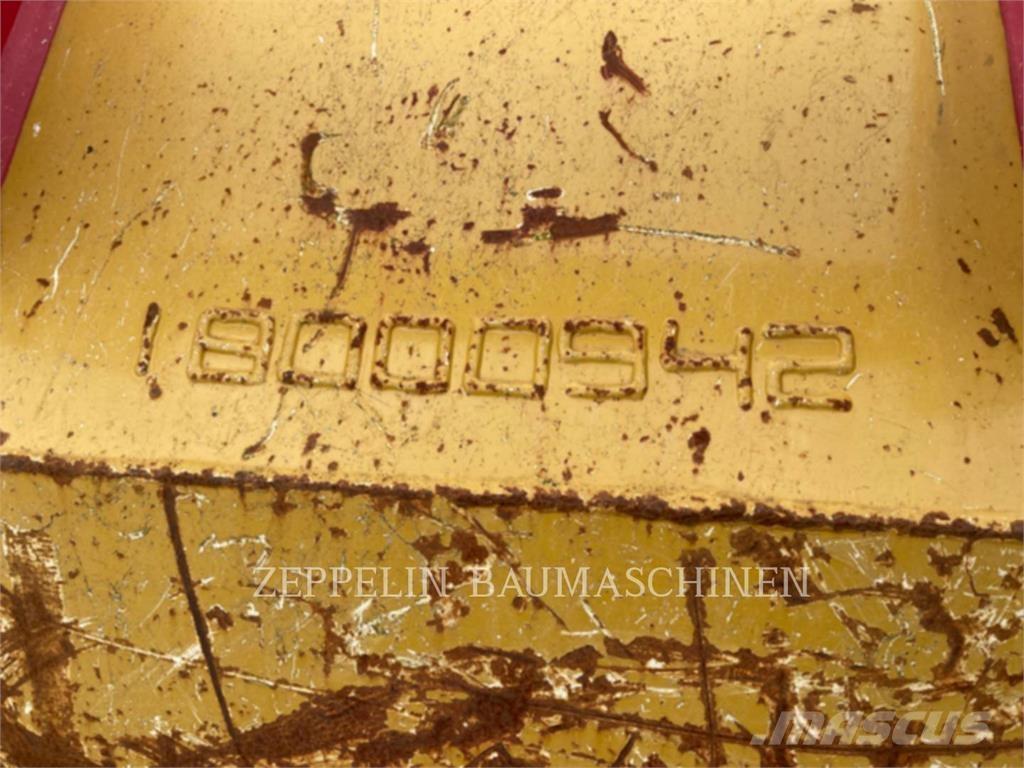 CAT UTL1200 Schaufeln