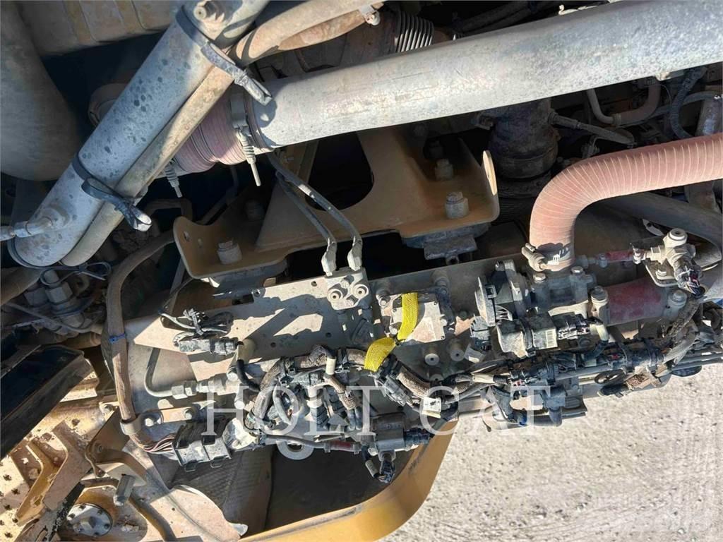 CAT W00 730C Dumper - Knickgelenk