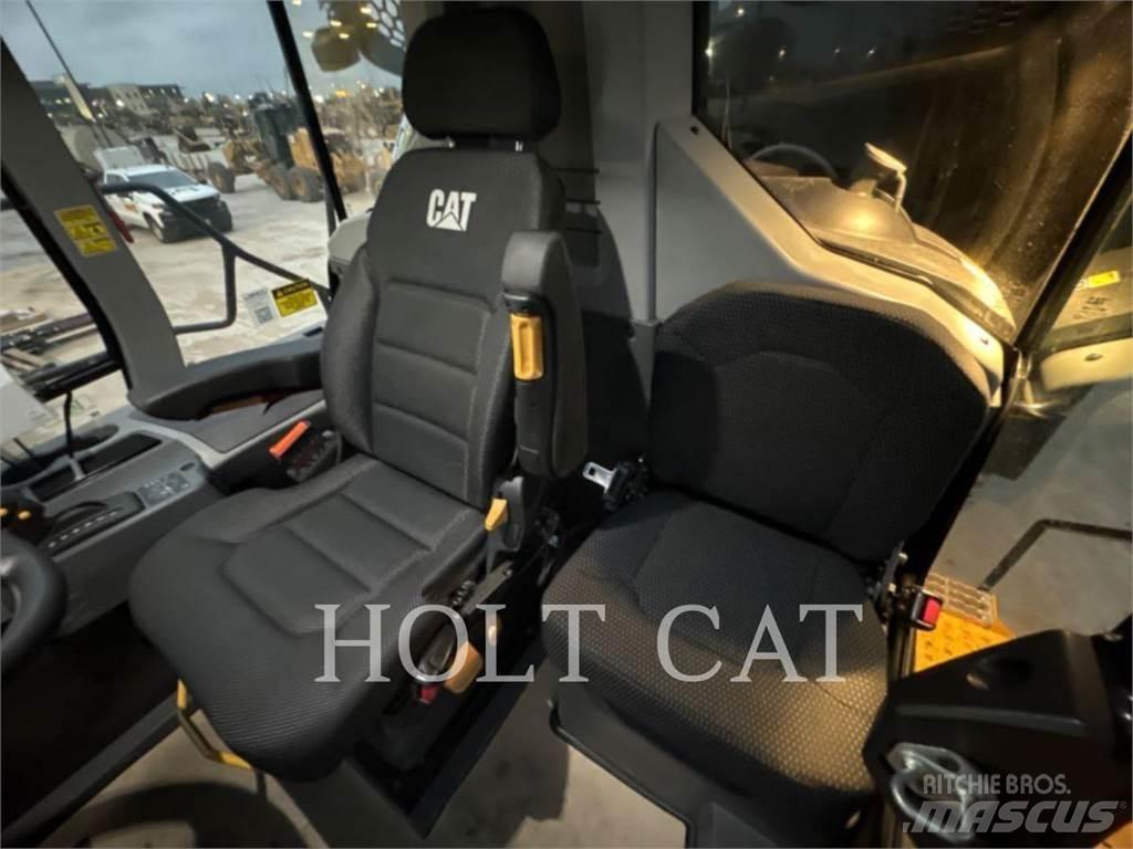 CAT W00 740GC Tankwagen