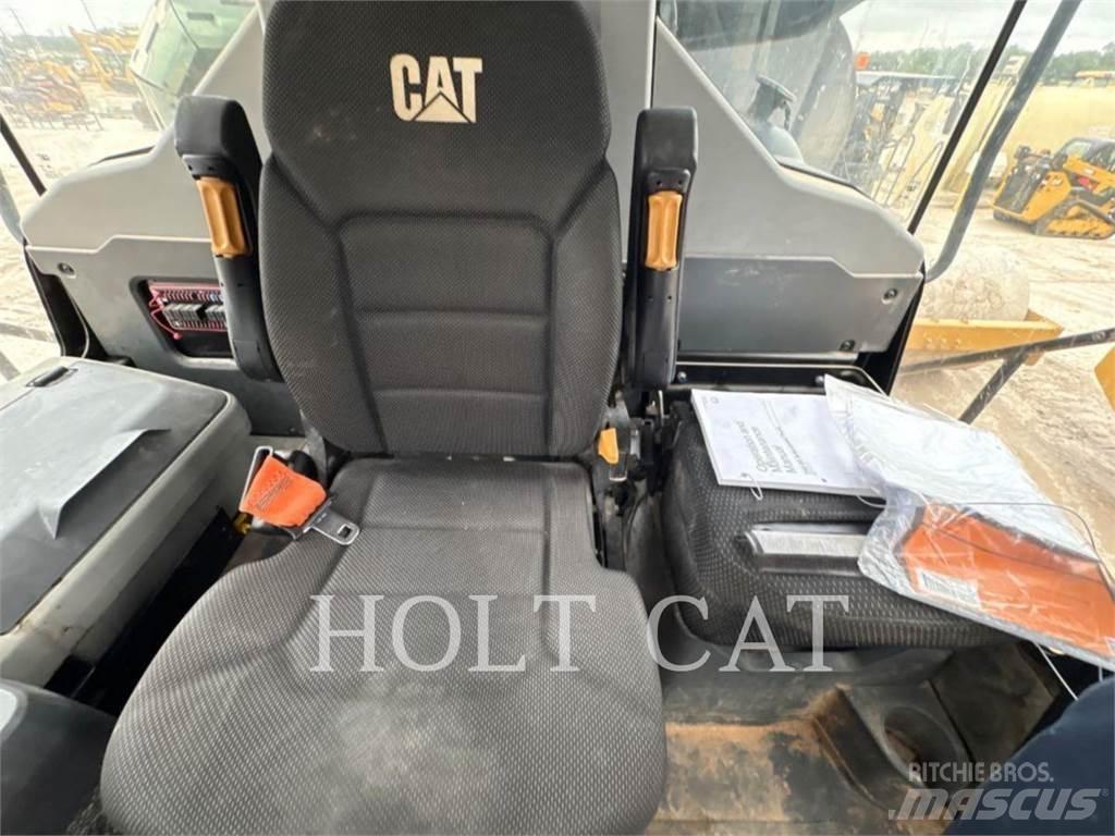 CAT W00 740GC Tankwagen