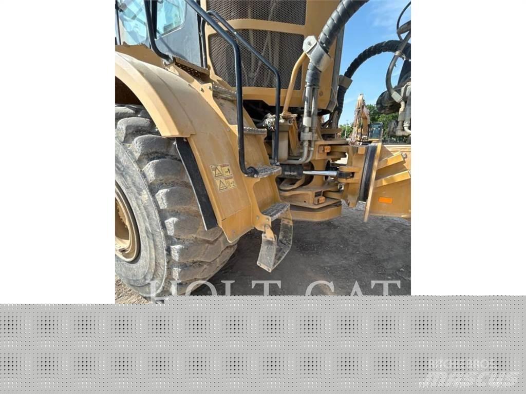 CAT W00 740GC Tankwagen