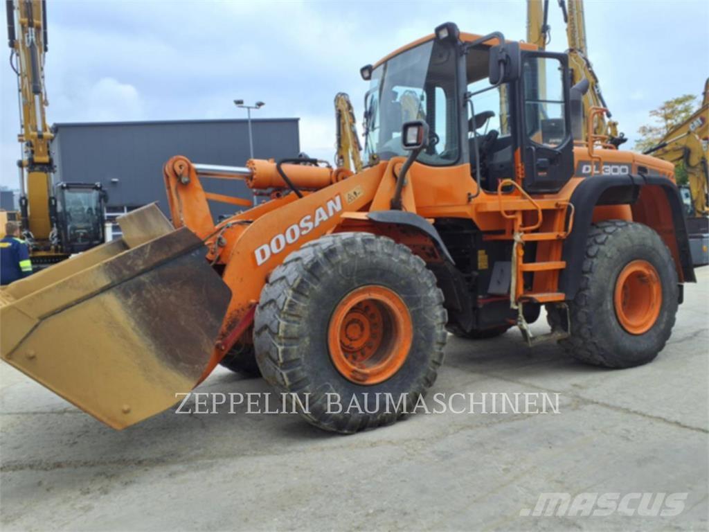 Doosan DL300 Radlader