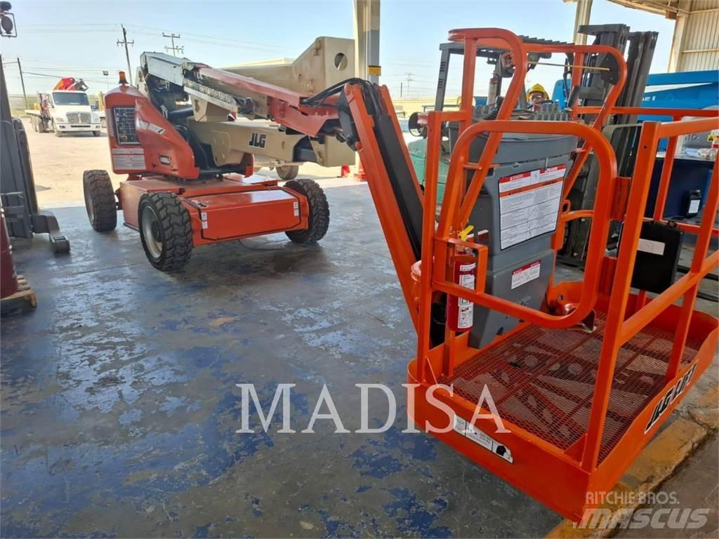 JLG E450AJ Gelenkteleskoparbeitsbühnen