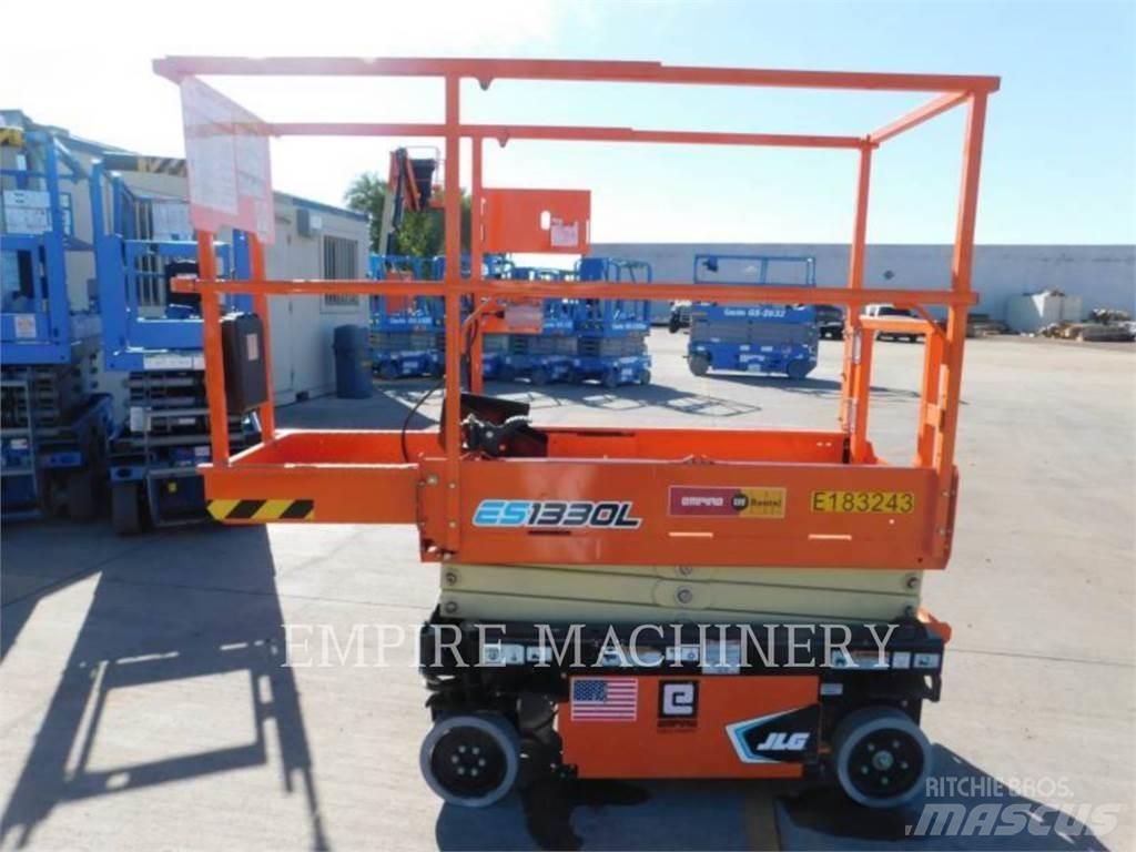 JLG ES1330L Gelenkteleskoparbeitsbühnen