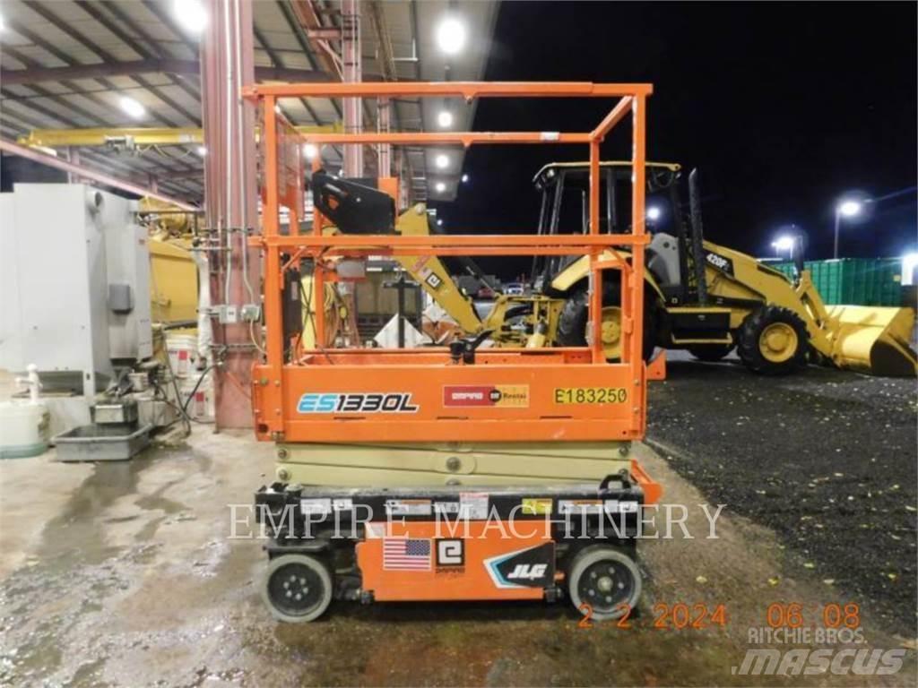 JLG ES1330L Gelenkteleskoparbeitsbühnen