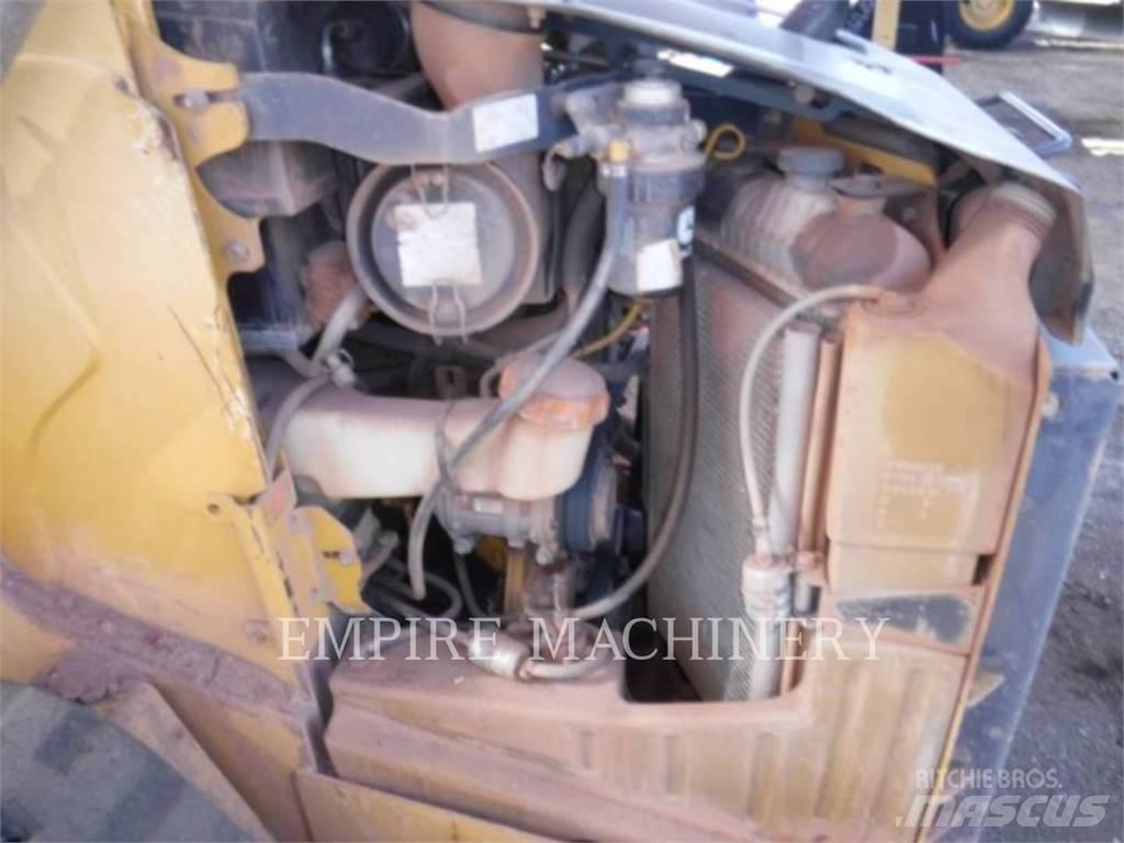 John Deere 323D Kompaktlader