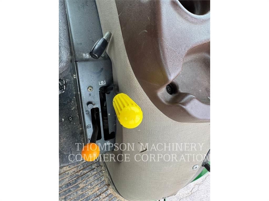 John Deere 6115D Traktoren