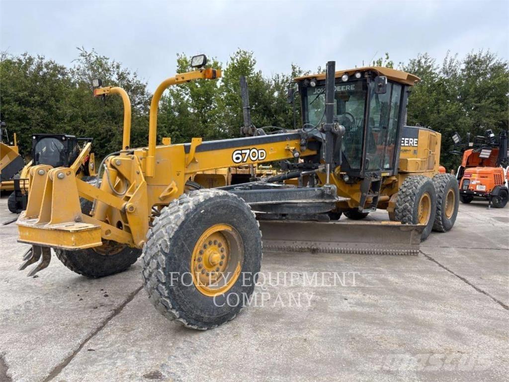 John Deere 670 Grader