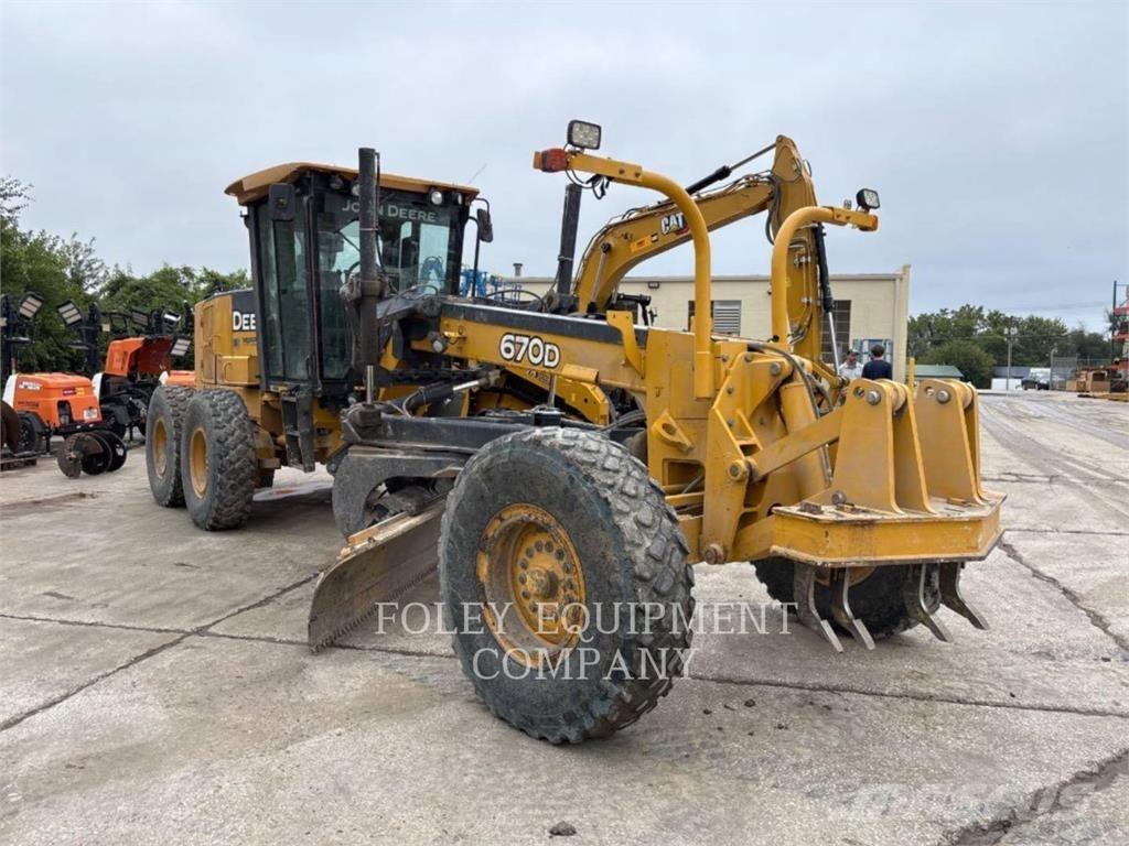 John Deere 670 Grader