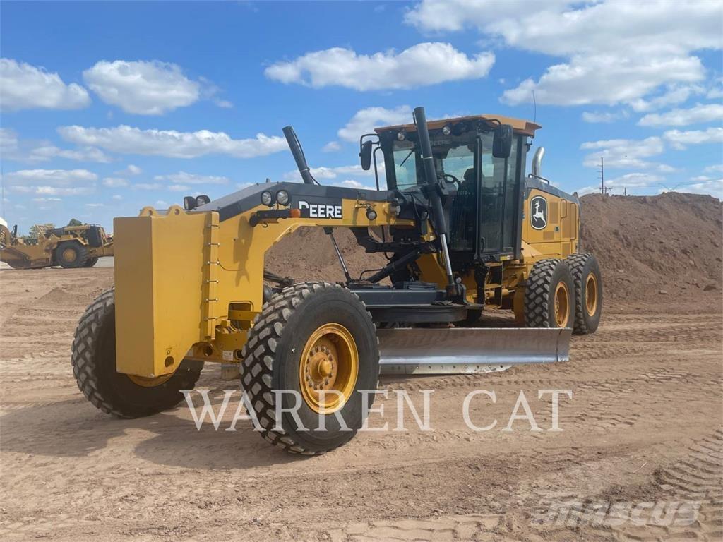 John Deere 670 Grader