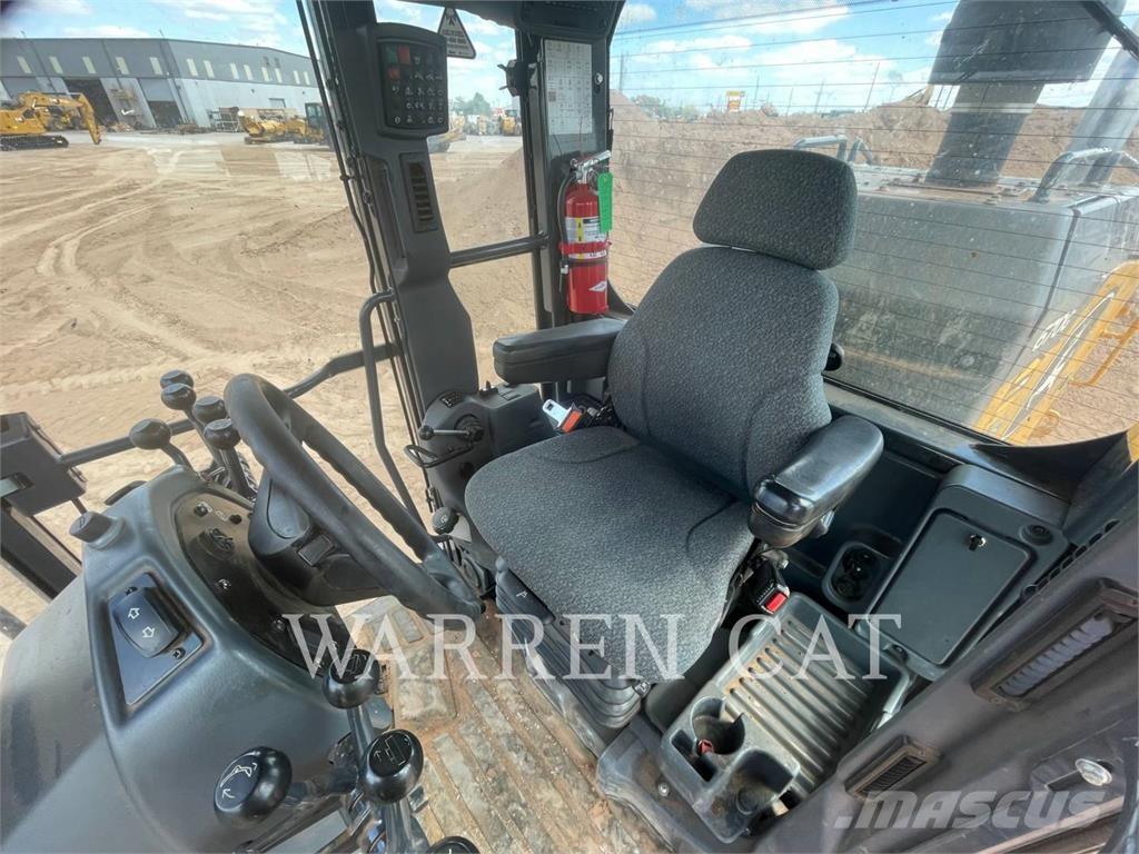 John Deere 670 Grader