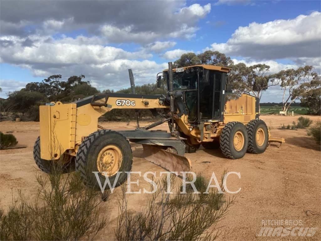 John Deere 670G Grader