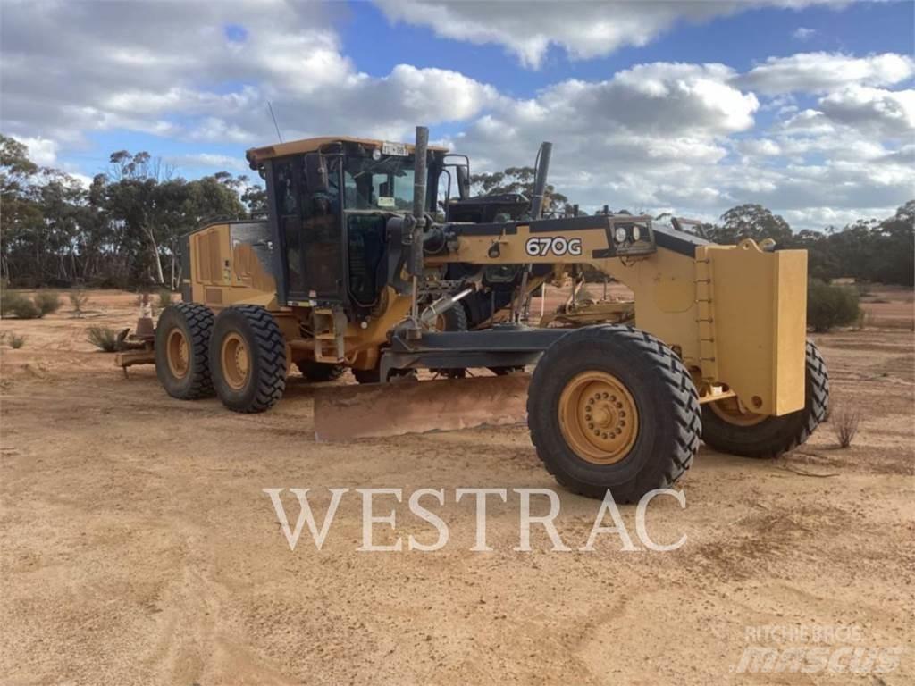 John Deere 670G Grader