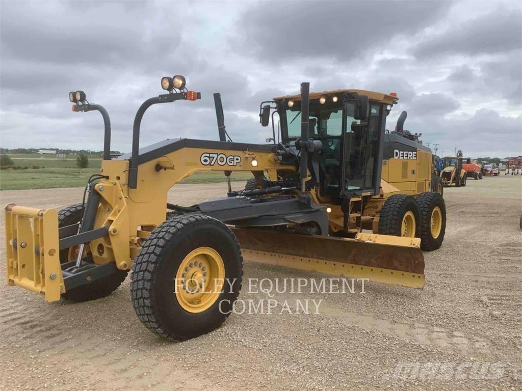 John Deere 670GP Grader