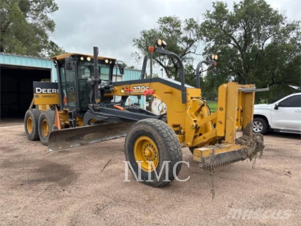 John Deere 770G Grader