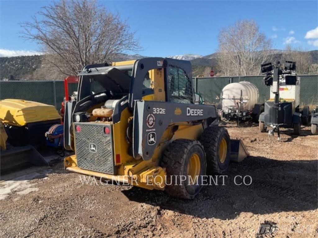 John Deere & CO. 332E Kompaktlader