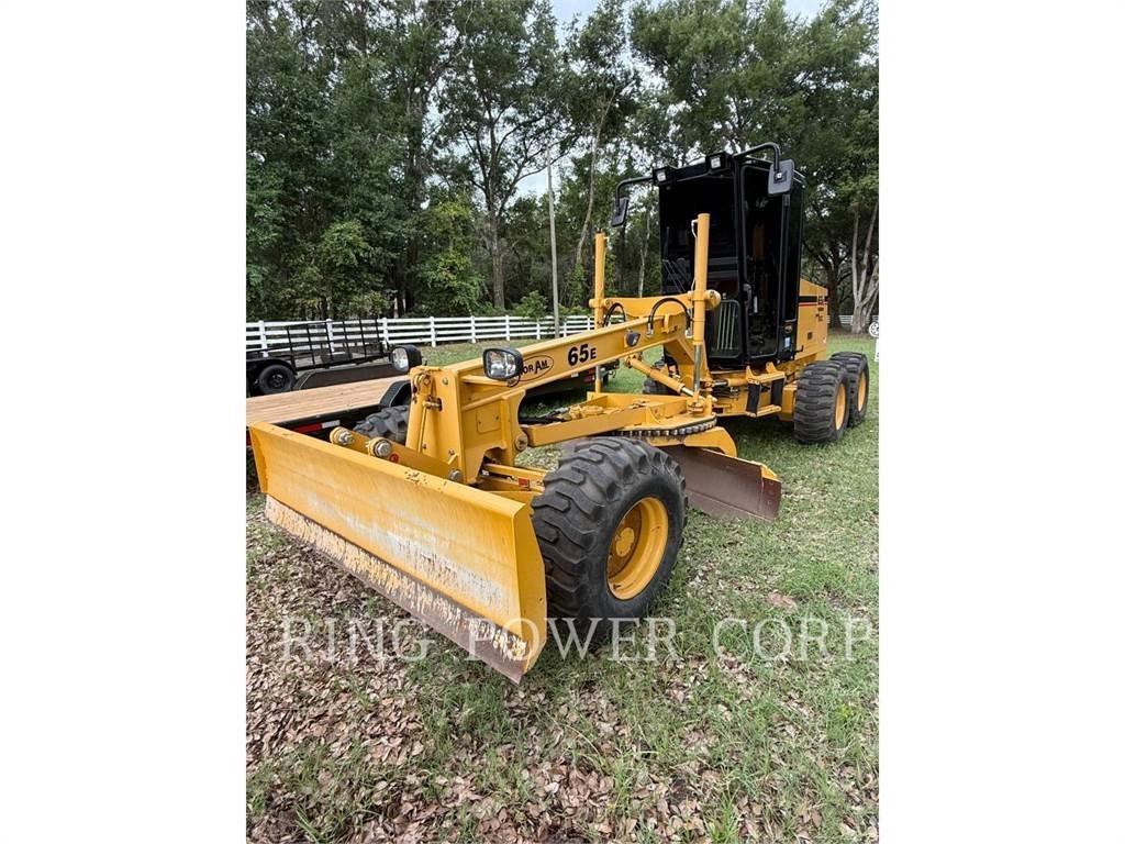 Noram 65E CAB Grader