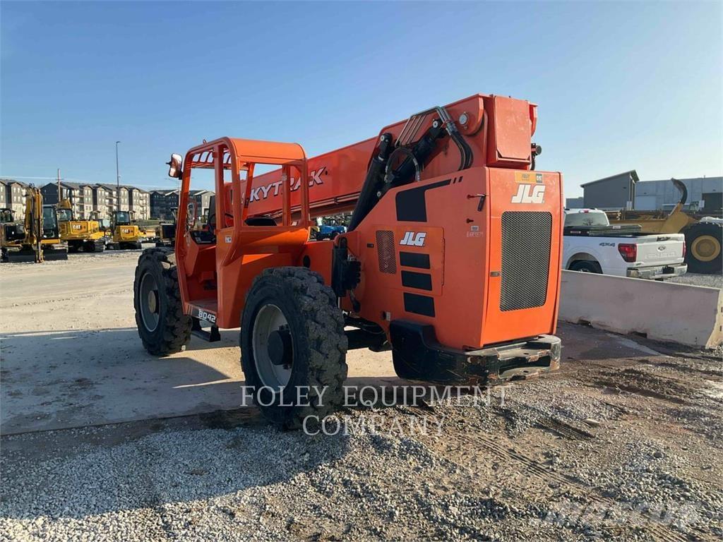 SkyTrak 8042O Teleskoplader