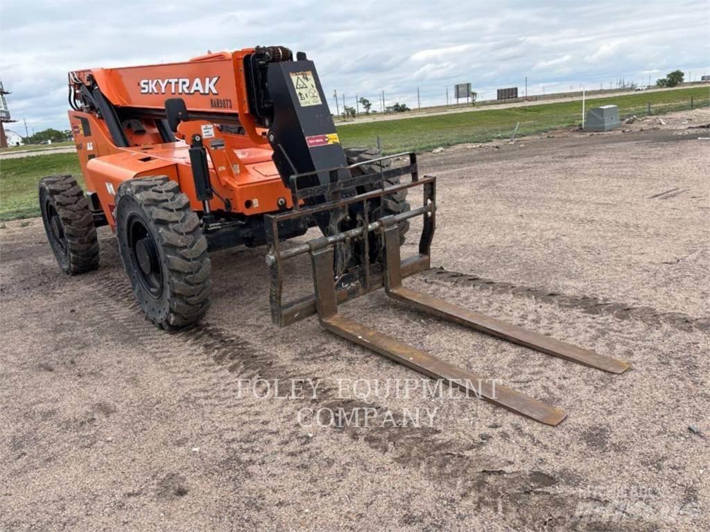 SkyTrak 8042O Teleskoplader