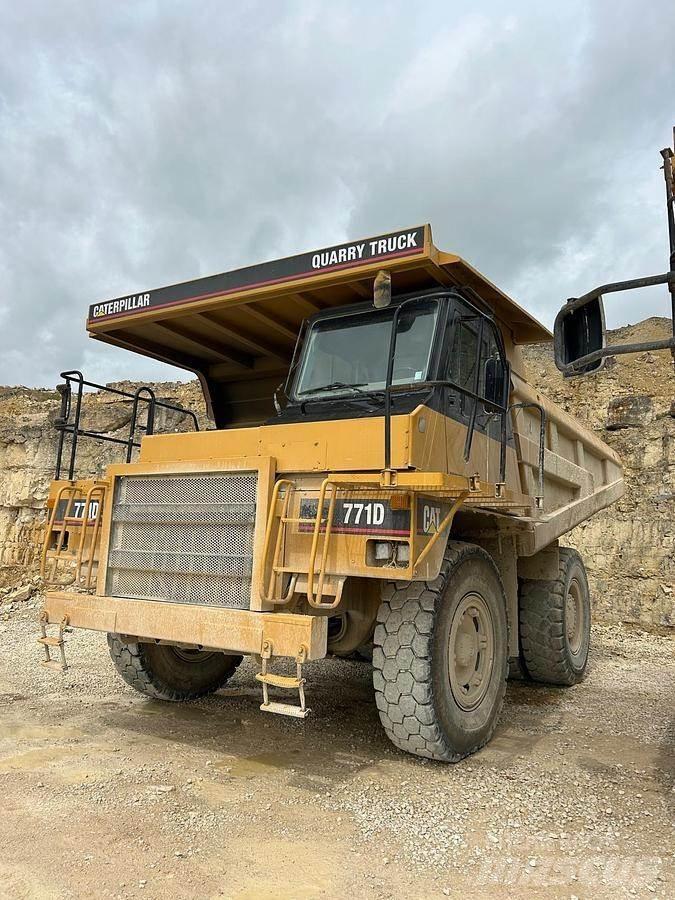 CAT 771D Minidumper