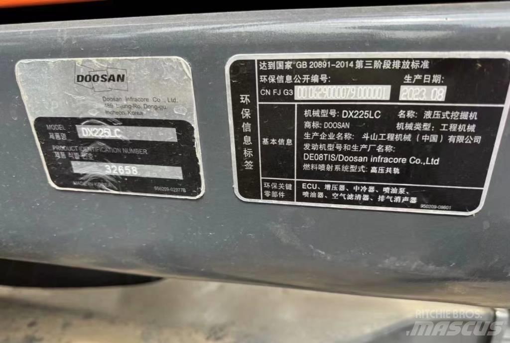 Doosan DX 225 Raupenbagger