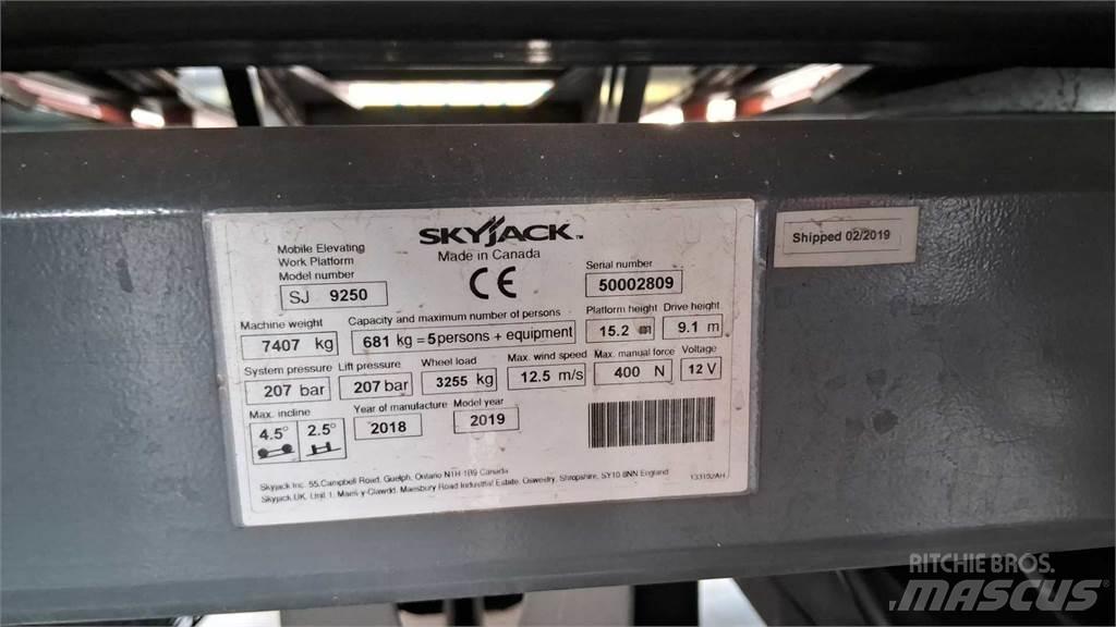 SkyJack 9250RT Scheren-Arbeitsbühnen