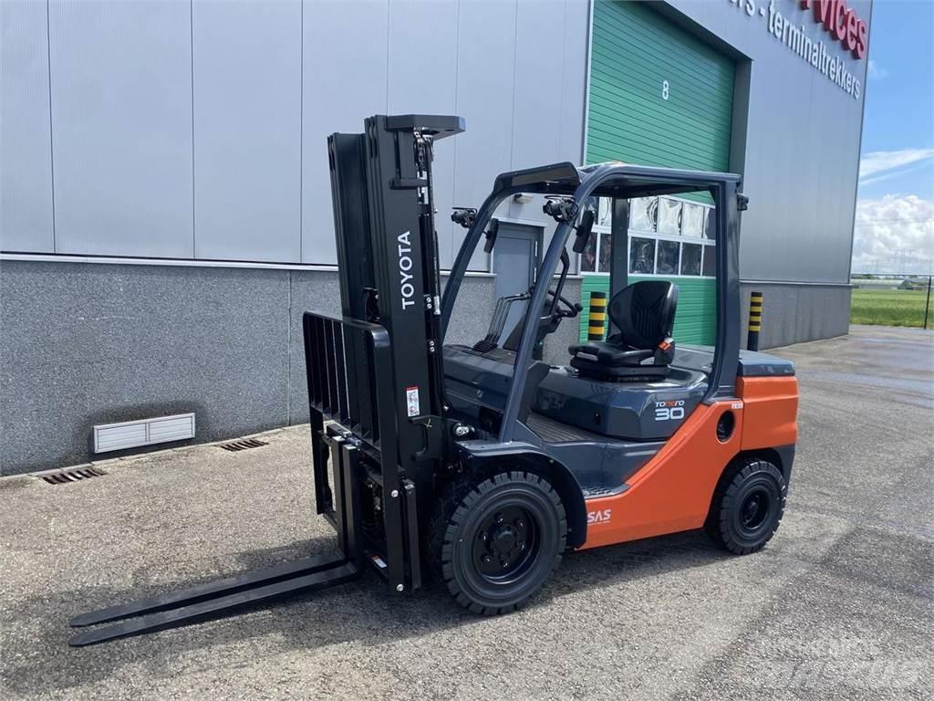 Toyota 52-8FDF30 Dieselstapler